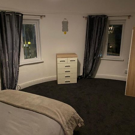 Spacious 2 Bed Apartment, Close To Village Shops Cardiff Kültér fotó
