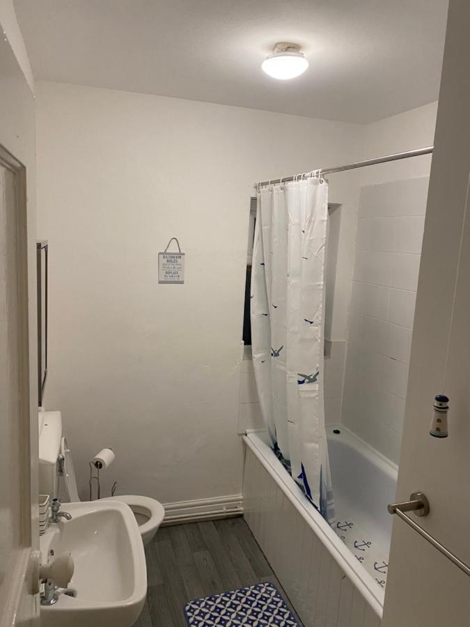 Spacious 2 Bed Apartment, Close To Village Shops Cardiff Kültér fotó